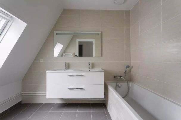 location Appartement T5 DE 159m² À PARIS - Photo 1