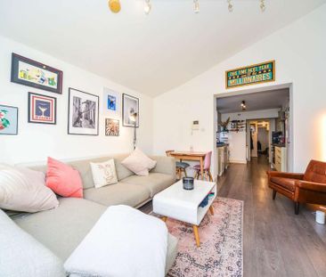 2 bedroom flat to rent - Photo 2