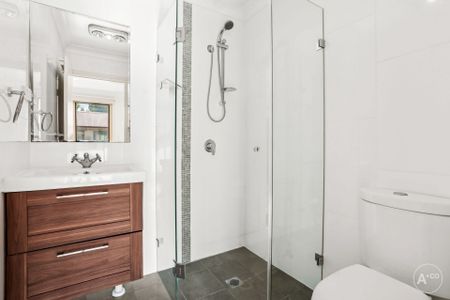 Ultra-chic Three Bedroom Plus Study Townhouse - Photo 5