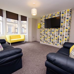 Large en-suite room in friendly, central house share Room 5 - Photo 2