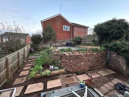 3 bedroom end of terrace house to rent - Photo 3