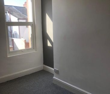 3 Bed End Terrace, Charlotte Road, CH44 - Photo 2