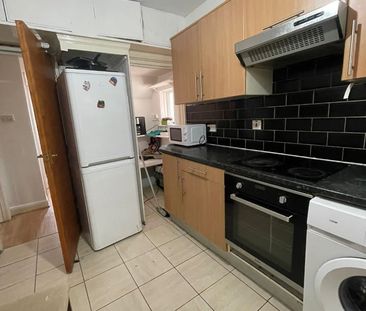 Room in a Shared House, Headingley Mount, LS6 - Photo 2
