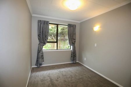 Riccarton – 3 bedroom Unit, Heat Pump, Garage - Photo 4