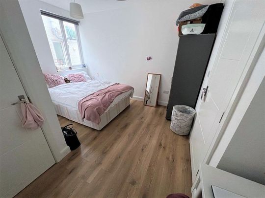 4 bedroom semi-detached house to rent - Photo 1