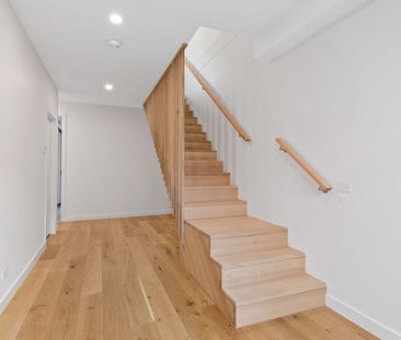 MODERN PERFECTION IN A BONBEACH IDEAL LOCALE - Photo 3