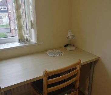 Room in a Shared Flat, Saturn Grove, M6 - Photo 4