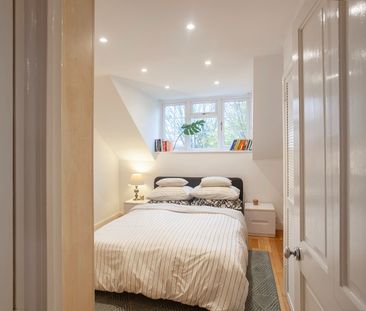 2 Bed Terraced House, Pendragon Walk, NW9 - Photo 2