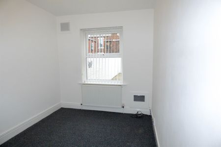 2 bed flat to rent in Tweed Street, Hebburn, NE31 - Photo 4