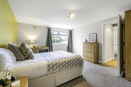 2 bedroom flat to rent - Photo 2