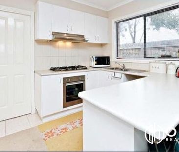 3 Bedroom Townhouse FOR LEASE!! - Photo 3