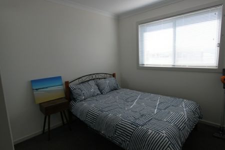 Fantastic 3 Bedroom Home - Photo 2