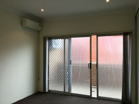 Spacious & Convenient 3-Bedroom Apartment in Prime Hurstville Location - Split Levels - Photo 1