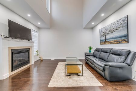 For Lease - 147 Petgor Path, Oakville, Ontario - Photo 2