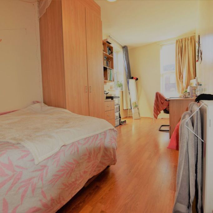 4 bedroom Flat in Flat 10, Leeds - Photo 1