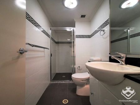 Spacious One Bed Apartment in Heart of Chatswood - Photo 4