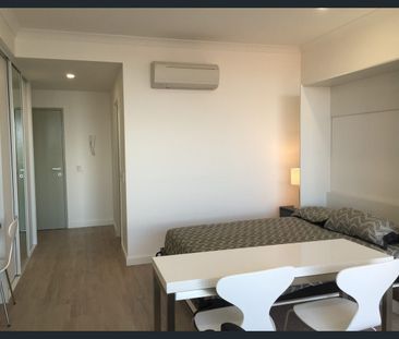 TRENDY MODERN APARTMENT - Photo 2