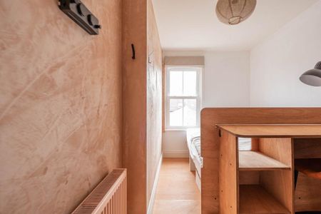 6 bedroom townhouse to rent - Photo 3