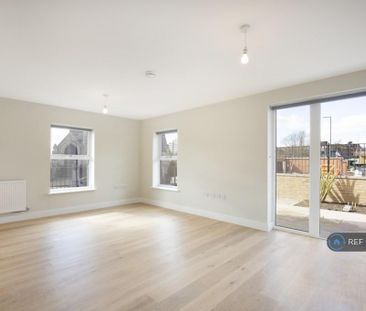 2 bedroom flat to rent - Photo 2