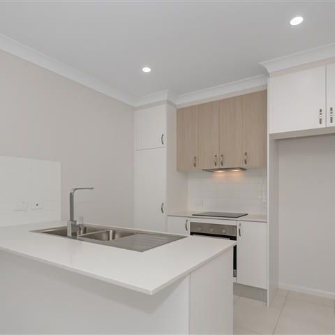 Modern & Low-Maintenance Living in Convenient Oonoonba Location! - Photo 1