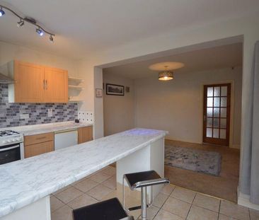 3 bedroom semi-detached house to rent - Photo 6