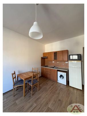Pronájem bytu 1+kk 30 m2 - Photo 1