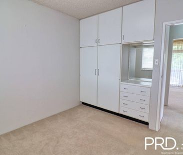 Conveniently Located 2 Bedroom Unit - Photo 5