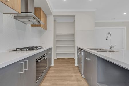 Spacious Family Home with Modern Comforts - Photo 2