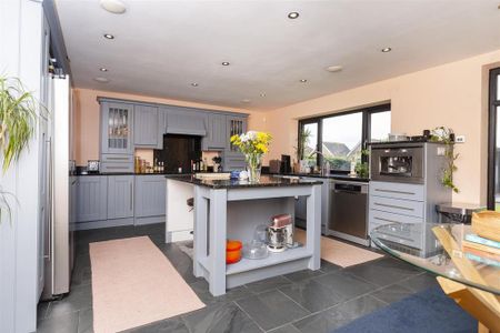 4 bedroom detached house to rent - Photo 4