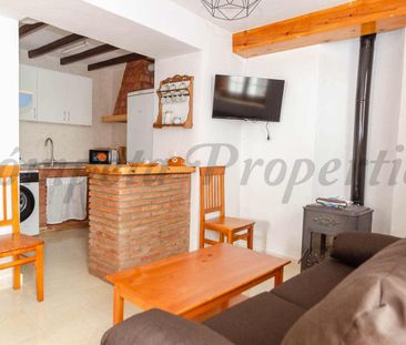 Apartment in Cómpeta, Inland Andalucia at the foot of the mountains - Photo 4