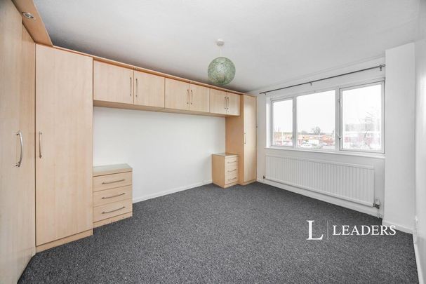 6 bedroom house to rent - Photo 1