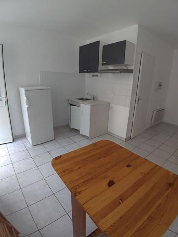 A LOUER - VILLEDIEU CENTRE - studio MEUBLÉ - plain-pied - 22 m² - Photo 5
