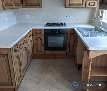 2 bedroom semi-detached house to rent - Photo 4