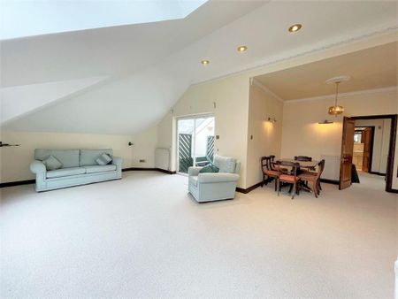 3 bedroom flat to rent - Photo 2