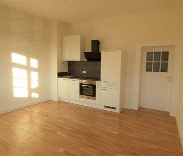 Gemütliche 2-Zi. Whg. mit Loggia, Parkett, Außenrollos - Photo 3