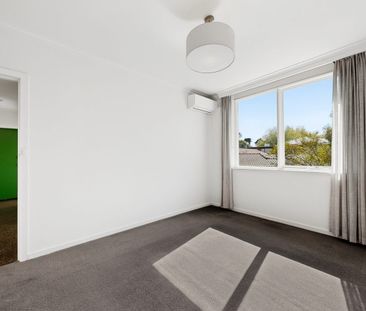 Light-Filled Living Opposite the Gardens - Photo 4
