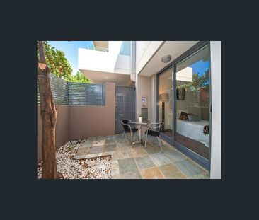 North Facing, Sun Filled, Two Level Townhouse - Photo 2