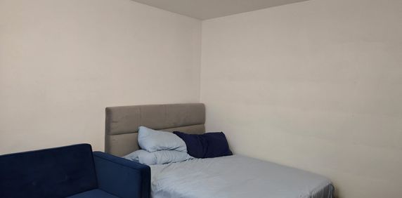 5-1/2 | Internet + Eauc Chaude Inclus - Photo 2