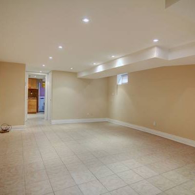 **Executive-BSMT studio/bachelor unit in Humewood-Cedarvale** - Photo 4