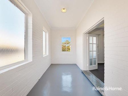 OVERSIZED TWO BEDROOM PLUS SUNROOM! - Photo 5