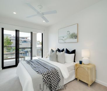 LUXURY LAKESIDE LIVING - Photo 6