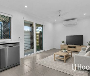 Prime Location - Contemporary Living - Walk to Anytime Fitness & Ca... - Photo 1