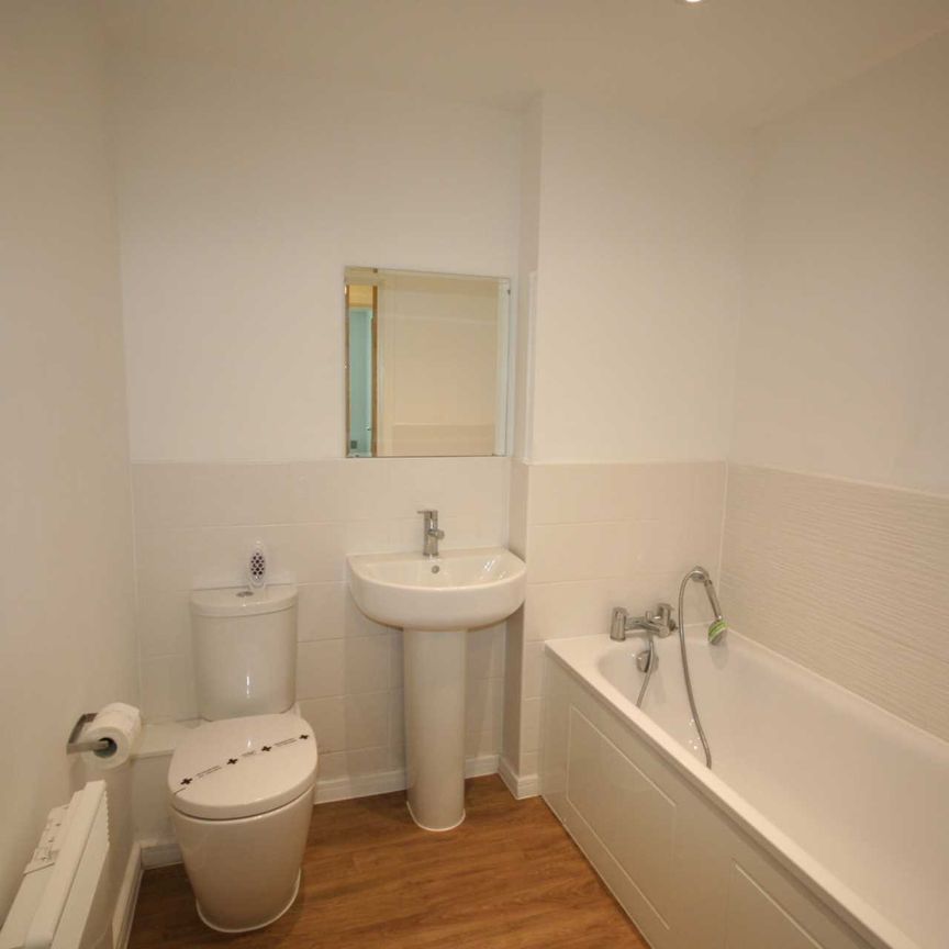 Lintott Gardens, Warrington - Photo 2