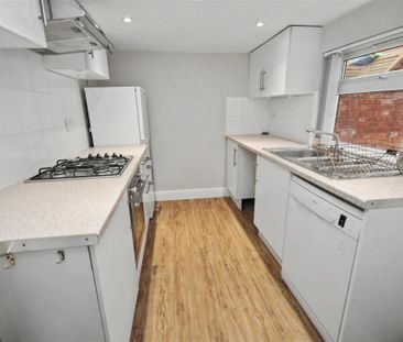 3 bedroom end of terrace house to rent - Photo 6