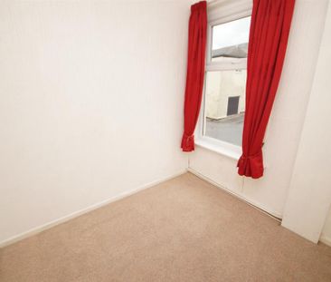2 bedroom end of terrace house to rent - Photo 4