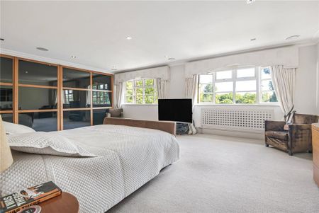 4 bedroom detached house to rent - Photo 2