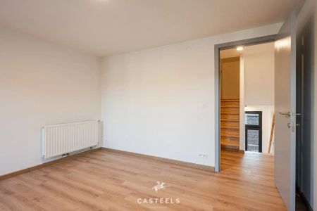 Recent gerenoveerde woning met 5 slpk, koer en terras te Gent - Photo 5