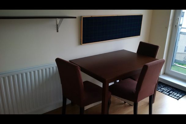 2 Bed Flat, Hawkhill Close, EH7 - Photo 1