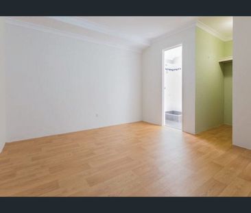 Charming Family Home in Bertram Awaits! - Photo 2