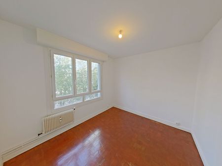 Location Appartement 5 pièces 95m² - Photo 4